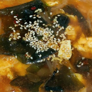 キムチでピリ辛☆韓国風〜卵わかめスープ